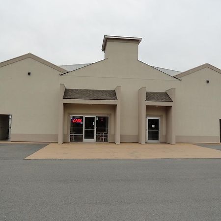 Econo Lodge Metropolis Bagian luar foto