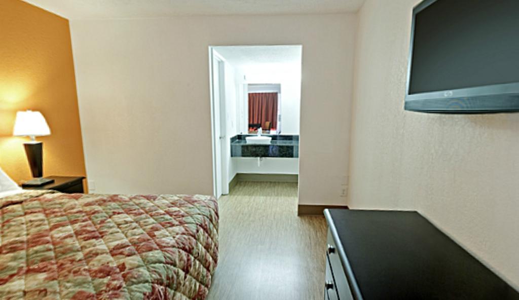Econo Lodge Metropolis Ruang foto