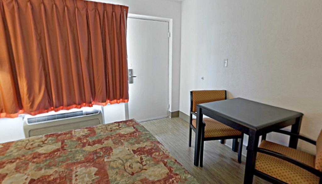 Econo Lodge Metropolis Ruang foto